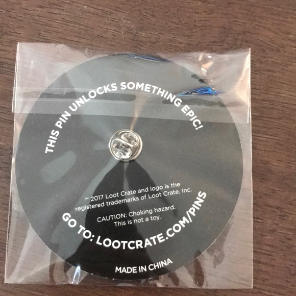 Lootpin april 2017 Lootcrate - Picture 2 of 2